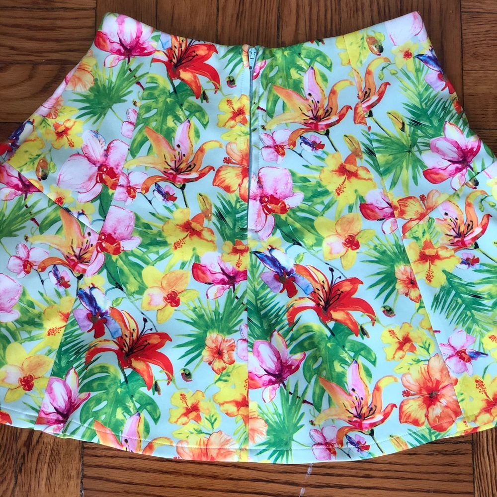 A colorful flower patterned flare skirt NWOT